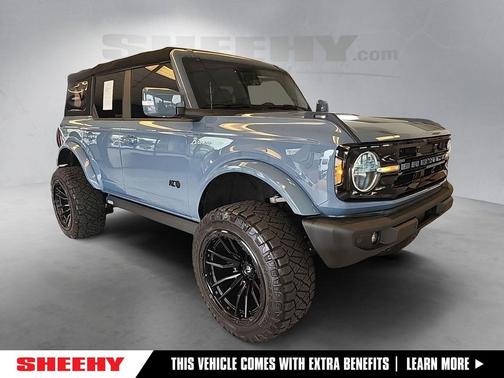 Azure Gray Metallic Tri-Coat 2023 Ford Bronco Outer Banks