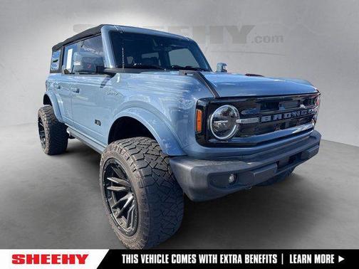 Azure Gray Metallic Tri-Coat 2023 Ford Bronco Outer Banks
