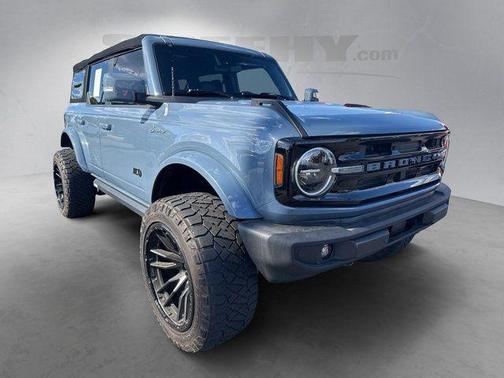 Azure Gray Metallic Tri-Coat 2023 Ford Bronco Outer Banks
