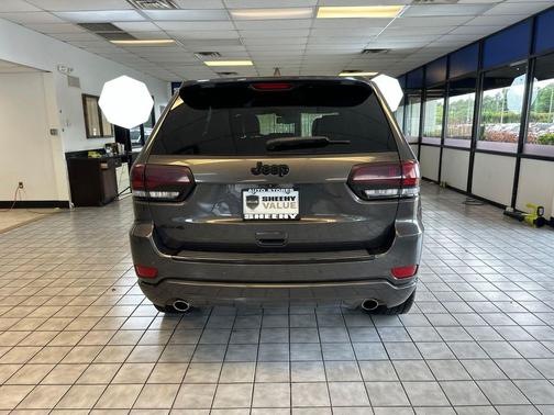 Granite Crystal Metallic Clearcoat 2015 Jeep Grand Cherokee Altitude