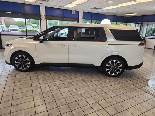 Snow White Pearl 2024 Kia Carnival EX