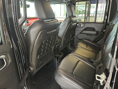Black Clearcoat 2020 Jeep Gladiator Rubicon