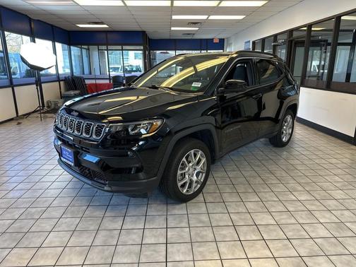 2024 Jeep Compass Latitude Lux