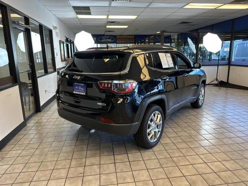 2024 Jeep Compass Latitude Lux