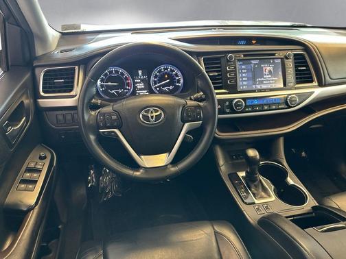 Silver Sky Metallic 2016 Toyota Highlander XLE