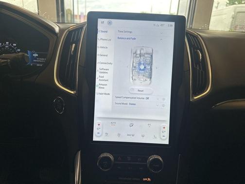 Star White Metallic Tri-Coat 2022 Ford Edge Titanium