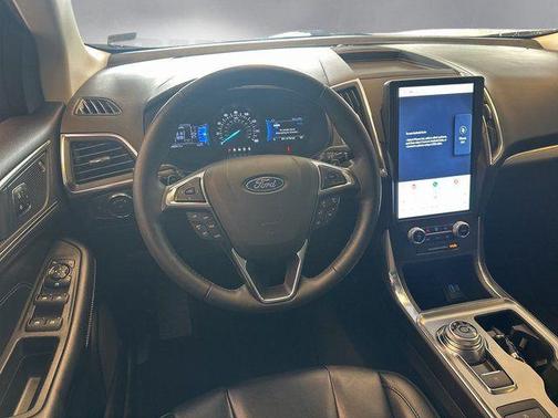 Star White Metallic Tri-Coat 2022 Ford Edge Titanium