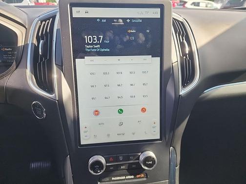 Star White Metallic Tri-Coat 2022 Ford Edge Titanium