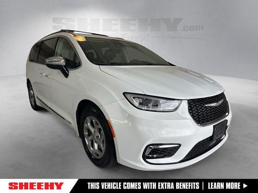 Bright White Clearcoat 2023 Chrysler Pacifica Limited