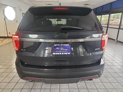 Quartz Metallic 2017 Ford Explorer XLT