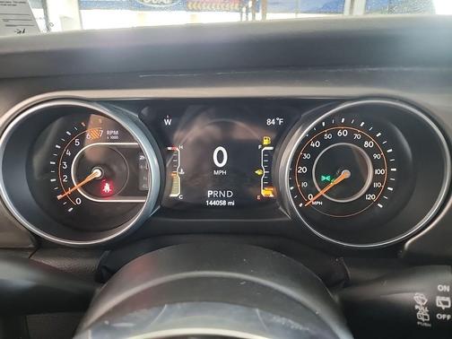 Bright White Clearcoat 2018 Jeep Wrangler Unlimited Sahara