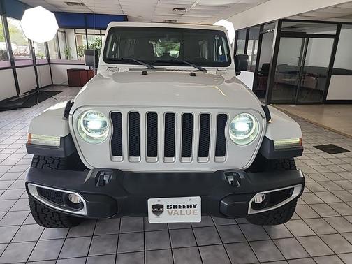 Bright White Clearcoat 2018 Jeep Wrangler Unlimited Sahara