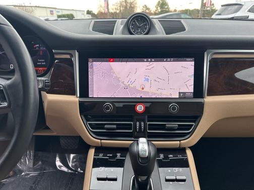 2023 Porsche Macan T