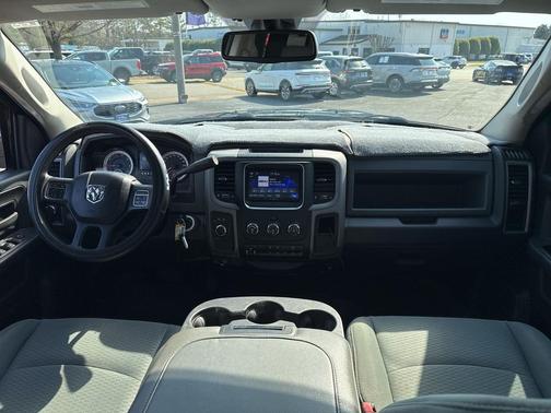 2017 RAM 2500 Tradesman Crew Cab 4x4 6'4' Box