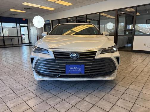 2022 Toyota Avalon Hybrid Limited