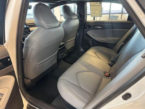 Wind Chill Pearl 2022 Toyota Avalon Hybrid Limited