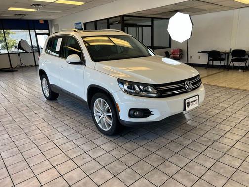 Pure White 2016 Volkswagen Tiguan SE