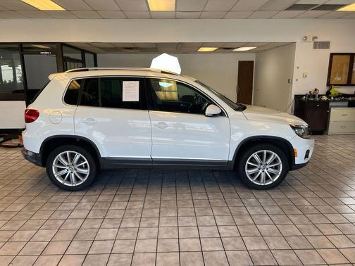 Pure White 2016 Volkswagen Tiguan SE