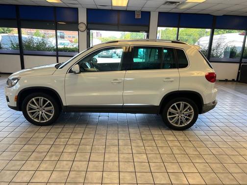 Pure White 2016 Volkswagen Tiguan SE