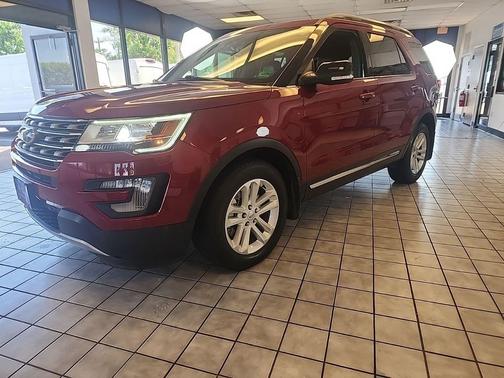 Ruby Red Metallic Tinted Clearcoat 2017 Ford Explorer XLT