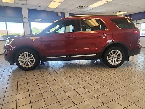 Ruby Red Metallic Tinted Clearcoat 2017 Ford Explorer XLT