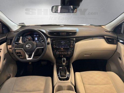 Pearl White Tricoat 2019 Nissan Rogue Sport SV