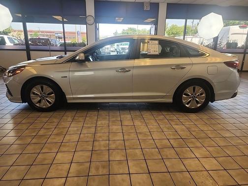 Ion Silver 2018 Hyundai SONATA Hybrid SE