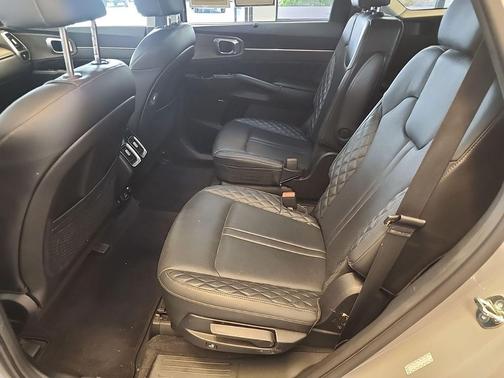 Wolf Gray 2023 Kia Sorento SX