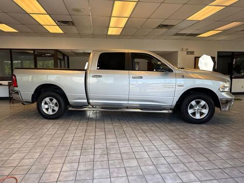 Bright Silver Metallic Clearcoat 2014 RAM 1500 SLT