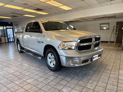 Bright Silver Metallic Clearcoat 2014 RAM 1500 SLT