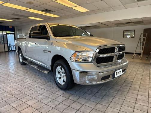 Bright Silver Metallic Clearcoat 2014 RAM 1500 SLT
