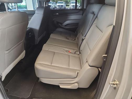 Silver Ice Metallic 2017 Chevrolet Suburban LT