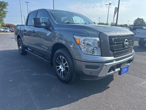 2024 Nissan Titan SV
