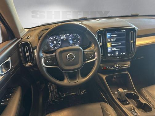 2021 Volvo XC40 T5 Momentum