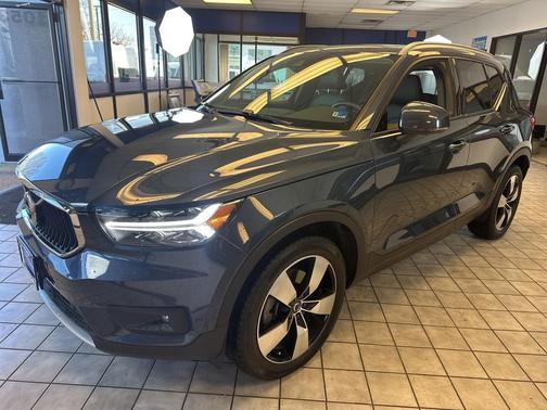2021 Volvo XC40 T5 Momentum