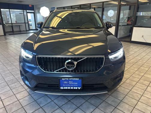 2021 Volvo XC40 T5 Momentum