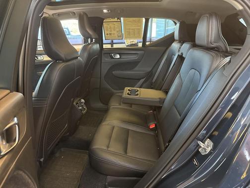 2021 Volvo XC40 T5 Momentum