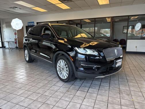 Infinite Black Metallic 2019 Lincoln MKC Standard