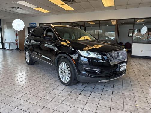 Infinite Black Metallic 2019 Lincoln MKC Standard