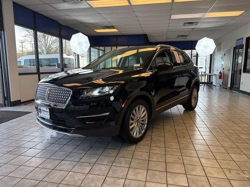 Infinite Black Metallic 2019 Lincoln MKC Standard