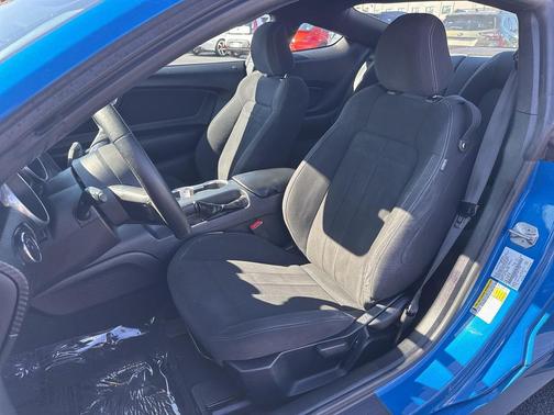 2021 Ford Mustang EcoBoost