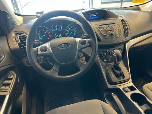Ruby Red Metallic 2016 Ford Escape SE