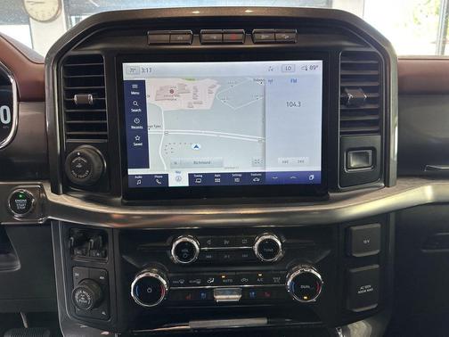 Oxford White 2022 Ford F-150 Lariat