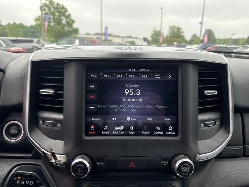Diamond Black Crystal Pearlcoat 2019 RAM 1500 Big Horn