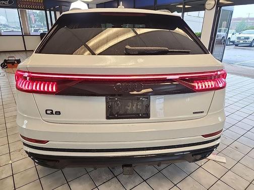 Glacier White Metallic 2021 Audi Q8 55 Premium Plus