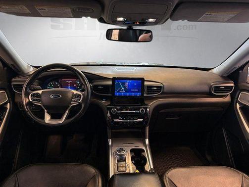 Iconic Silver Metallic 2022 Ford Explorer Limited