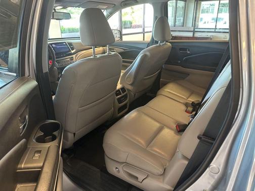 Lunar Silver Metallic 2018 Honda Pilot EX-L