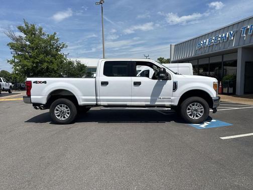 Oxford White 2017 Ford F-250 XLT