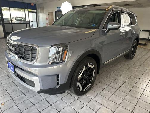 Everlasting Silver 2025 Kia Telluride S