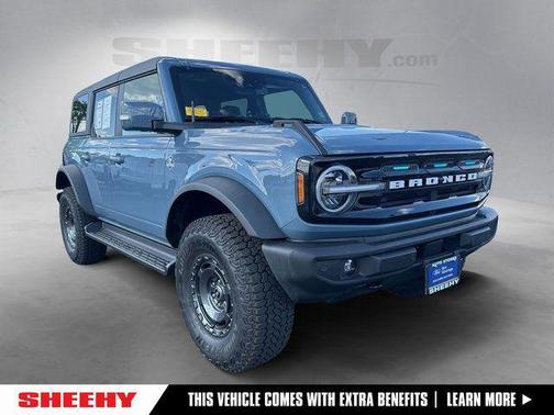 Azure Gray Metallic Tri-Coat 2025 Ford Bronco Outer Banks